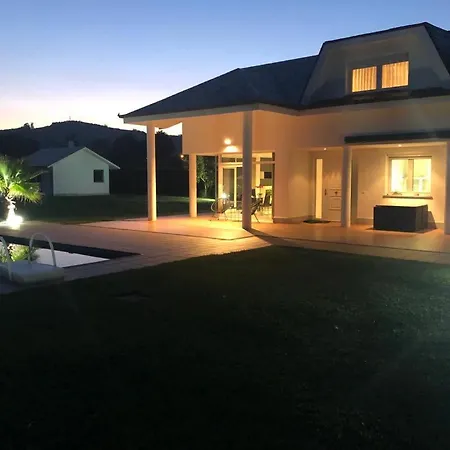 La Perla Con Piscina Privada Villa Parbayon