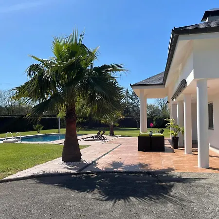 Villa La Perla Con Piscina Privada Parbayon
